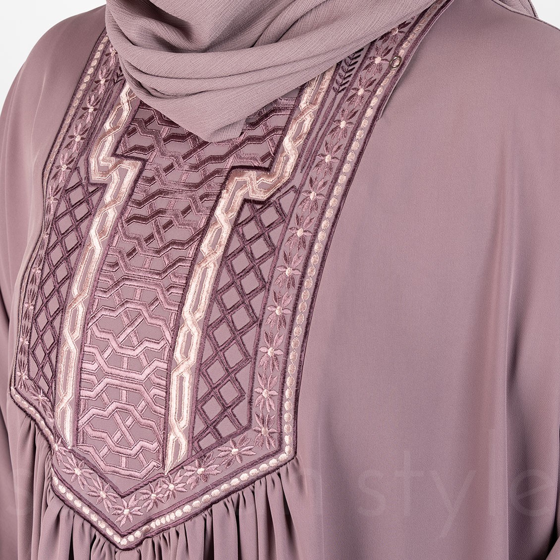 Sunnah Style Khamak Embroidered Bisht Abaya Elderberry
